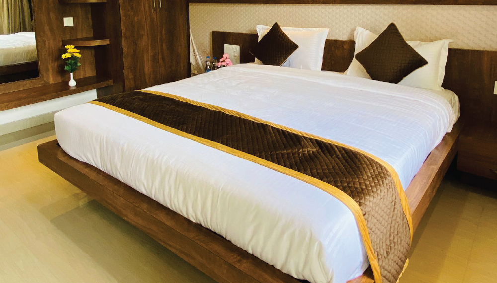 Deluxe room with Balcony-03