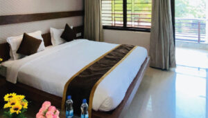 Deluxe room with Balcony-05